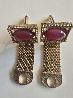 SWANK VINTAGE GOLD TONE RED CABOCHON MESH WRAP CUFF LINKS